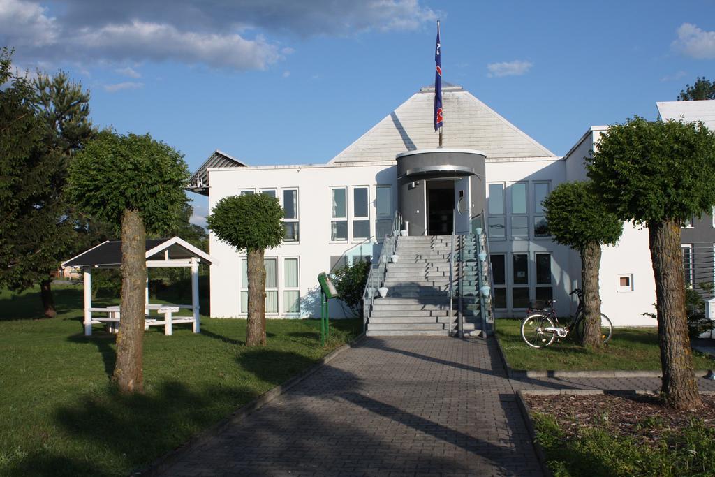 Ak 1 Hotel Ducherow Exteriör bild